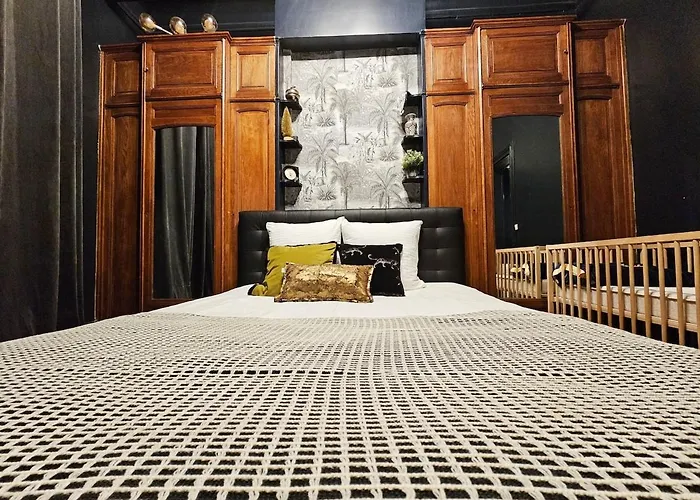 Haussamn Walk Tour Eiffle Trocadero 3minutes Apartment