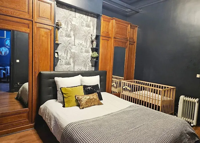 Haussamn Walk Tour Eiffle Trocadero 3minutes Apartment Paris